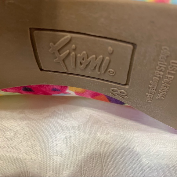 Fioni heels, 8.5, multi colored cloth over man made material - Picture 4 of 6